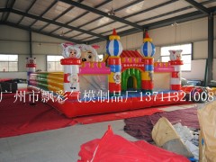 广州充气户外大型玩具陆地充气城堡充气喜洋洋乐园水上冲关