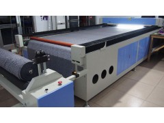 LCH-T1325裁床式激光切割机