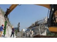 機(jī)載開山機(jī)破石幾十秒