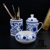 中国红陶瓷礼品烟灰缸 陶瓷笔筒茶杯三件套礼品定做厂家