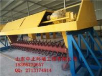 軌道式翻堆機(jī)翻堆雞糞效果